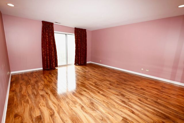 3950 Dundee Road 302, Northbrook, IL 60062