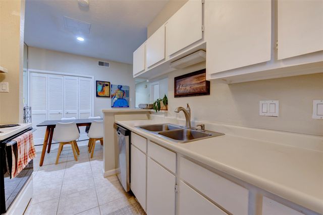 2300 Augusta Drive 29, Houston, TX 77057
