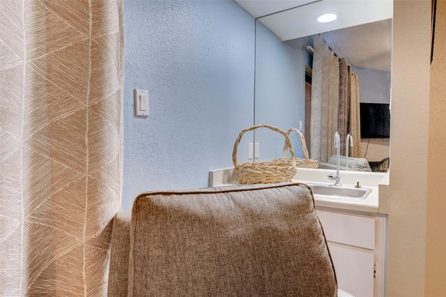 2300 Augusta Drive 29, Houston, TX 77057