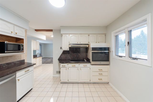 46105 W Seven Mile Road, Northville, MI 48167