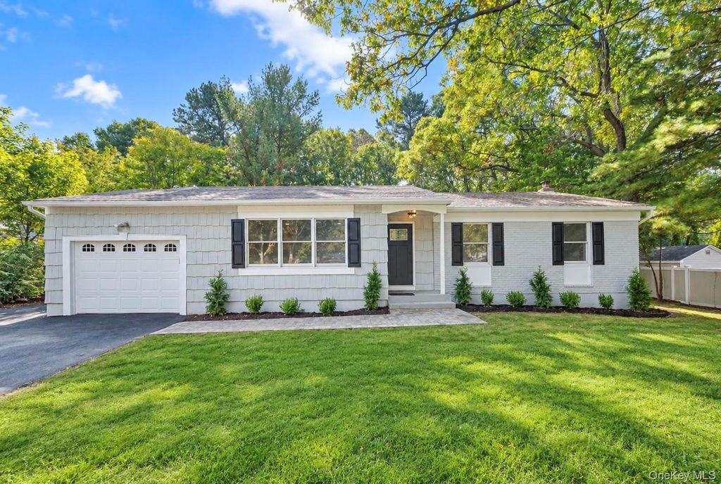 6 Loebel Street, Selden, NY 11784 — exterior
