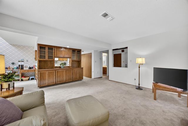 30 Park Place Ct, Sacramento, CA 95831