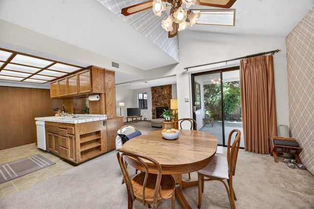 30 Park Place Ct, Sacramento, CA 95831