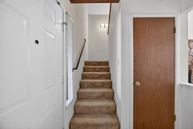 30 Park Place Ct, Sacramento, CA 95831