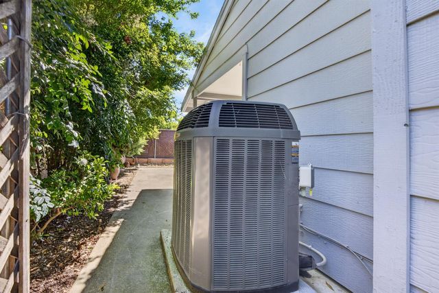 30 Park Place Ct, Sacramento, CA 95831