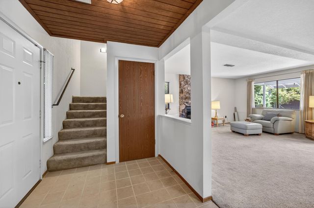 30 Park Place Ct, Sacramento, CA 95831