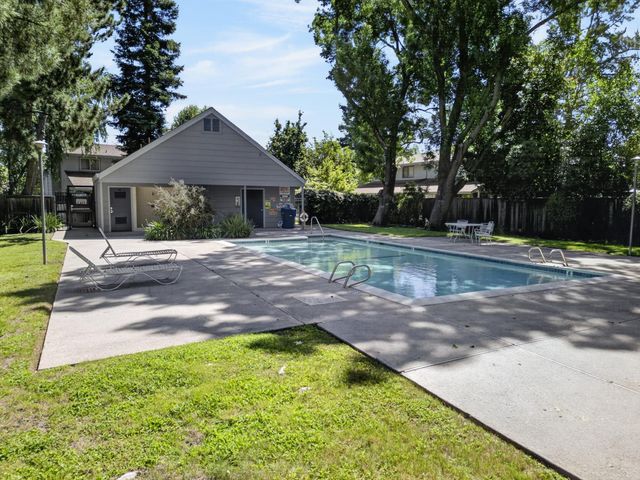 30 Park Place Ct, Sacramento, CA 95831