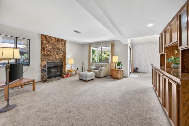 30 Park Place Ct, Sacramento, CA 95831