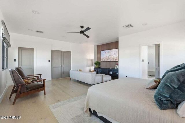 3901 E WELDON Avenue, Phoenix, AZ 85018
