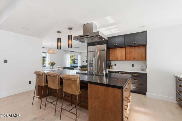 3901 E WELDON Avenue, Phoenix, AZ 85018