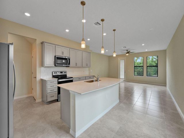 4825 CHANTILLY Road, Lake Worth, FL 33467