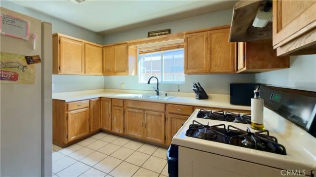 10416 Cayuga, Pacoima, CA 91331