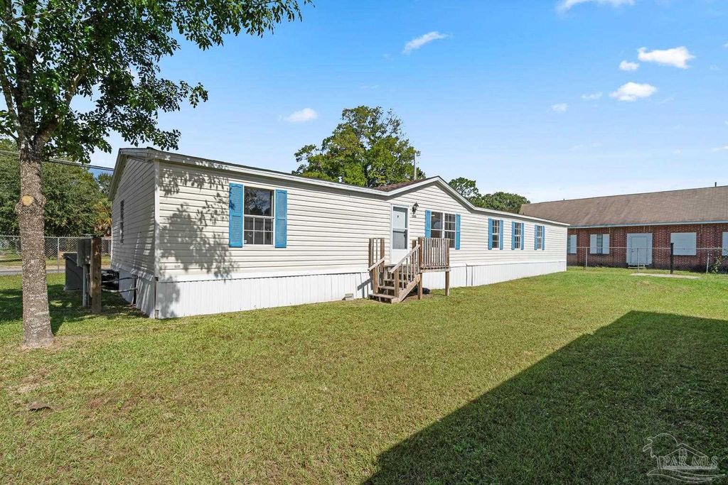 8412 Pond Ave, Pensacola, FL 32534