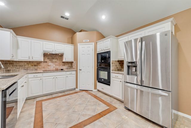 1130 Fawn Meadow Trail, Kennedale, TX 76060