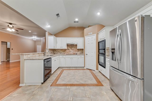 1130 Fawn Meadow Trail, Kennedale, TX 76060