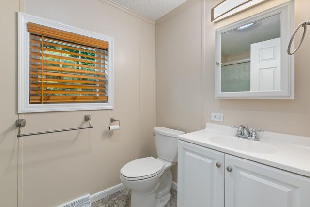 3 Bay Street, Hudson, NH 03051