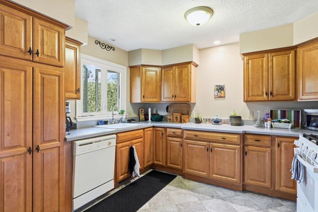 211 Allen St, East Longmeadow, MA 01028