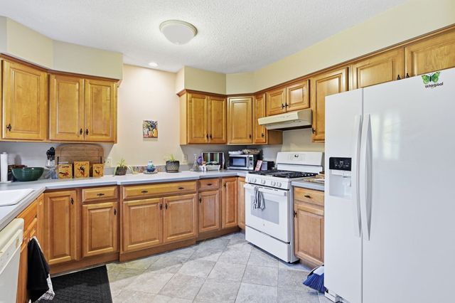 211 Allen St, East Longmeadow, MA 01028