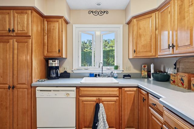 211 Allen St, East Longmeadow, MA 01028