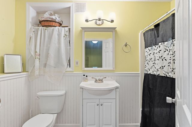211 Allen St, East Longmeadow, MA 01028