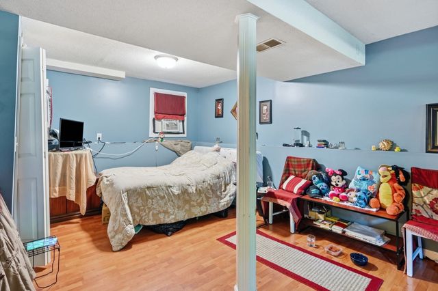 211 Allen St, East Longmeadow, MA 01028