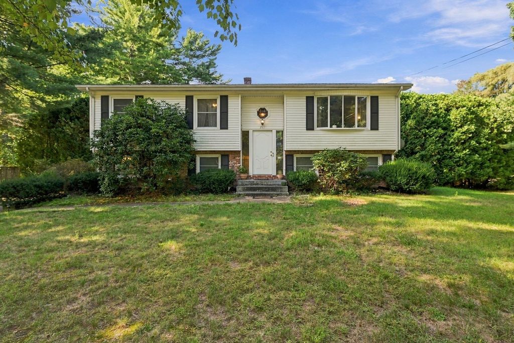 211 Allen St, East Longmeadow, MA 01028