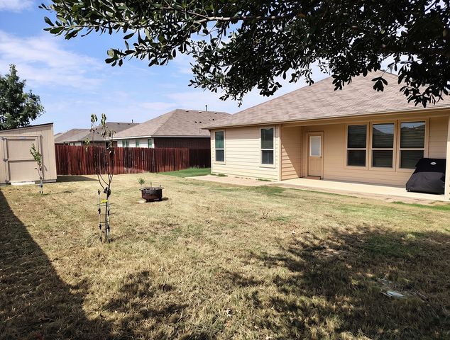 423 Regatta Lane, Azle, TX 76020