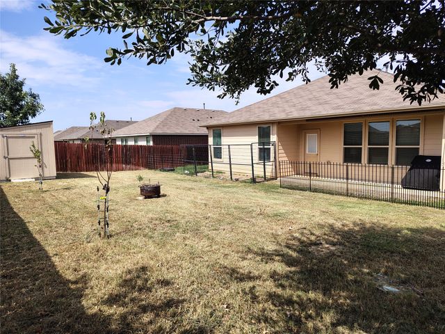 423 Regatta Lane, Azle, TX 76020