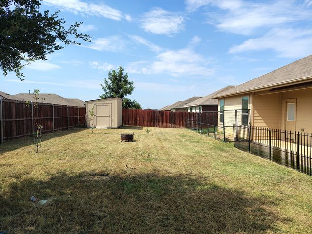423 Regatta Lane, Azle, TX 76020