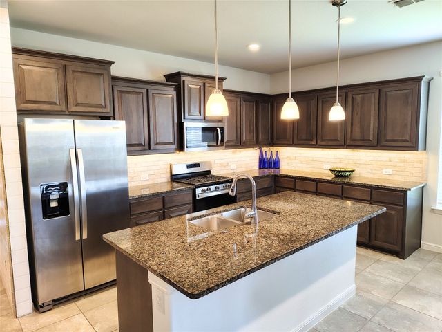 423 Regatta Lane, Azle, TX 76020