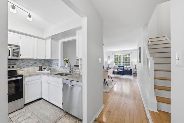 6472 BRICK HEARTH CT, Alexandria, VA 22306