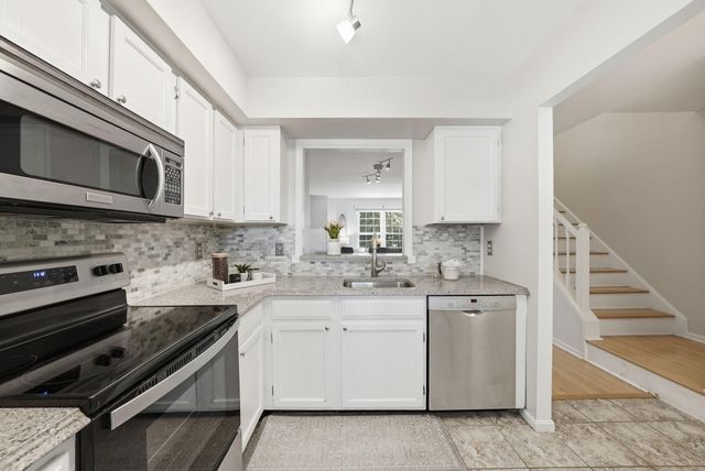 6472 BRICK HEARTH CT, Alexandria, VA 22306