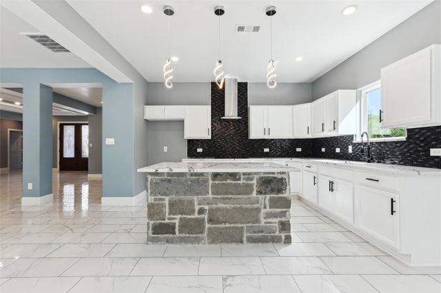 130 Creekwood TRL, Cedar Creek, TX 78612