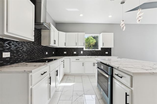 130 Creekwood TRL, Cedar Creek, TX 78612