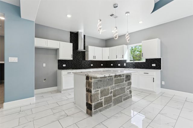 130 Creekwood TRL, Cedar Creek, TX 78612