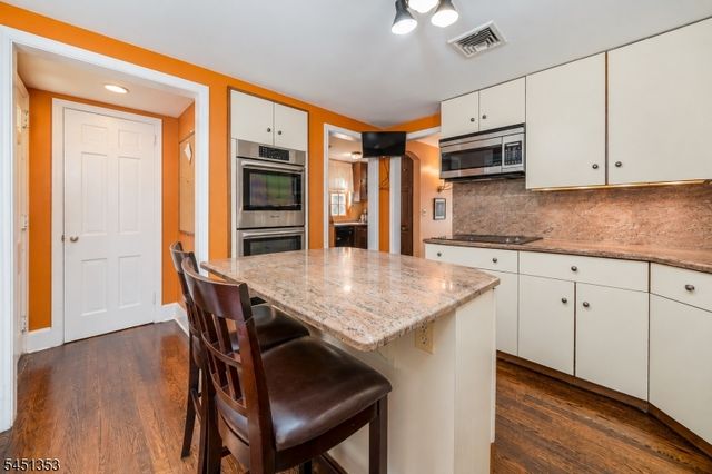 14 Brook Ct, Summit City, NJ 07901