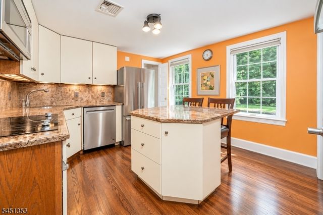 14 Brook Ct, Summit City, NJ 07901