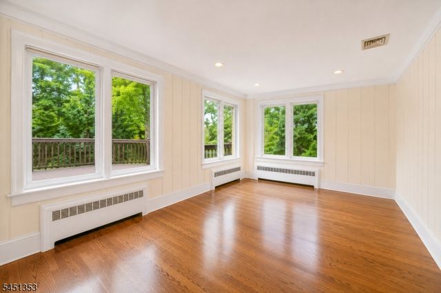14 Brook Ct, Summit City, NJ 07901