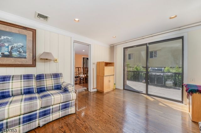 14 Brook Ct, Summit City, NJ 07901
