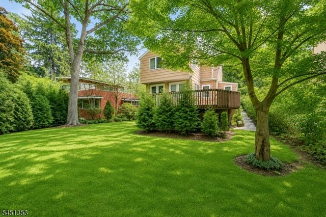 14 Brook Ct, Summit City, NJ 07901
