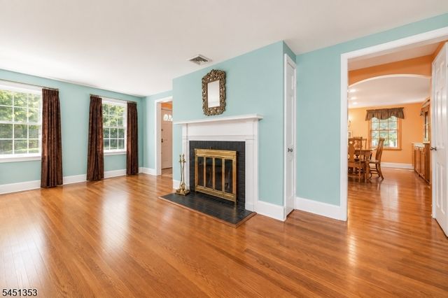 14 Brook Ct, Summit City, NJ 07901