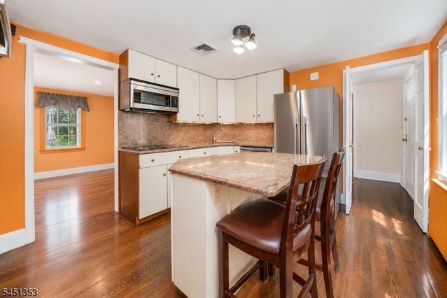14 Brook Ct, Summit City, NJ 07901