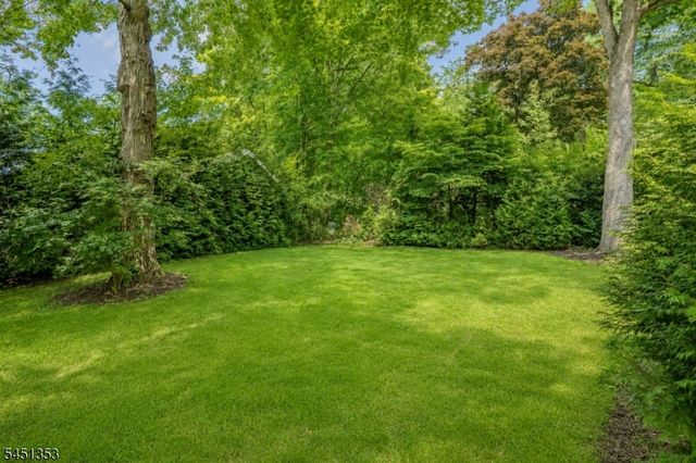 14 Brook Ct, Summit City, NJ 07901