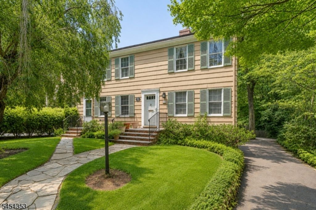 14 Brook Ct, Summit City, NJ 07901