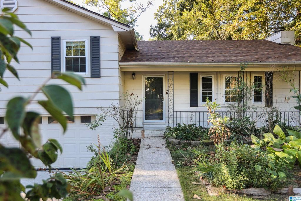 1026 KINGS FOREST DRIVE, Leeds, AL 35094