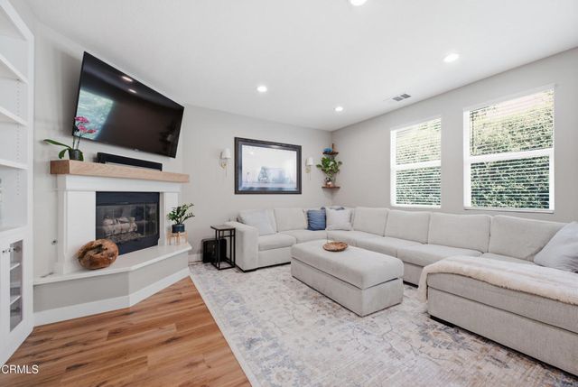 660 Clearwater Creek Drive, Thousand Oaks, CA 91320