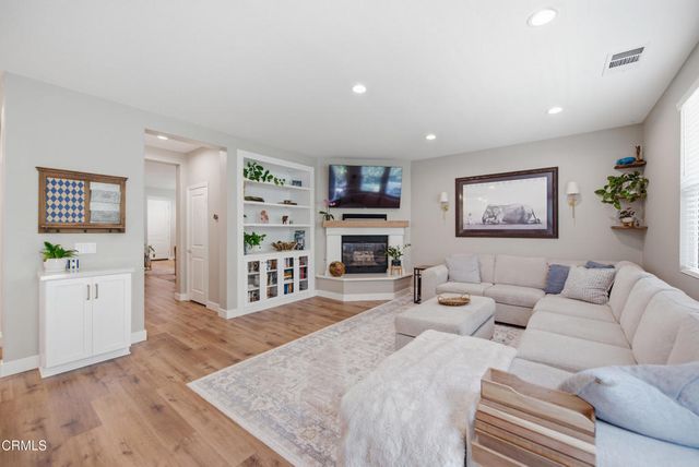 660 Clearwater Creek Drive, Thousand Oaks, CA 91320
