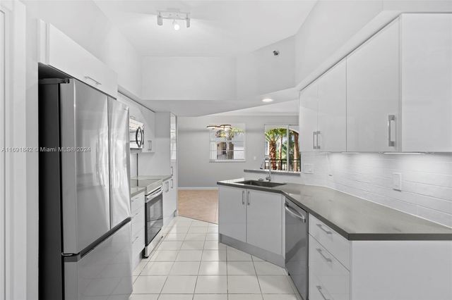 3225 NE 184th St 10205, Aventura, FL 33160