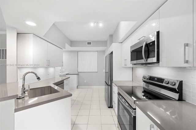 3225 NE 184th St 10205, Aventura, FL 33160