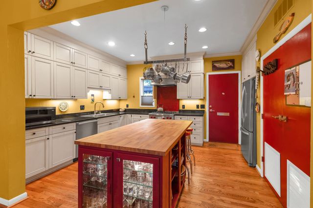 618 Timber Ln, Nashville, TN 37215